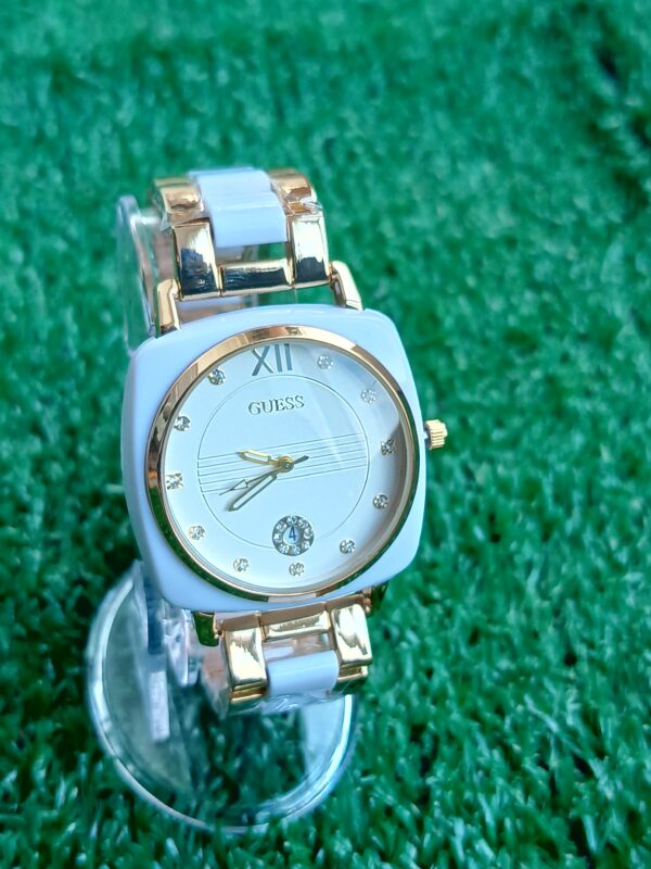 Classic-women's-wristwatch