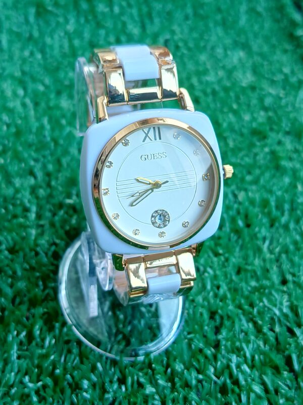 Classic-women's-wristwatch